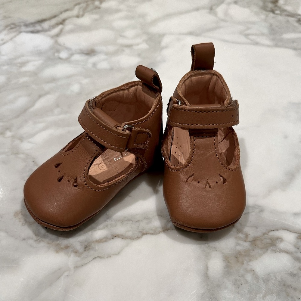 Jacadi baby girls shoes size 17. Gently worn.